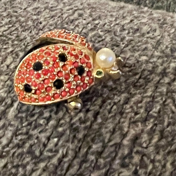 HATTIE CARNEGIE vintage ladybug pin - Picture 5 of 7